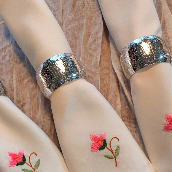 🌺 Set of 8 Silver Toned Metal Napkin Rings - Picture 4 of 12